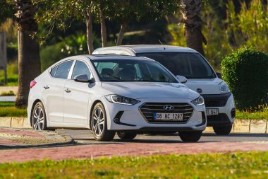 Yana, Türkiye - 31 Ocak 2023: Beyaz Hyundai Elantra 