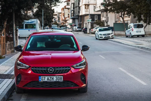 Side Turquía Enero 2023 Opel Corsa Rojo Está Estacionado Calle —  Fotos de Stock