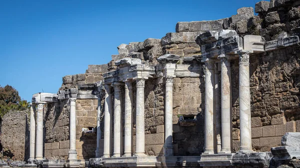 Zabytkowe Zrujnowane Miasto Kolumn Ruiny Widok Starożytne Miasto Side Turcja — Zdjęcie stockowe