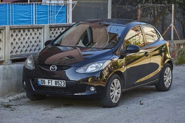 Side Türkei Februar 2023 Schwarzer Mazda Parkt Einem Warmen Sommertag — Stockfoto