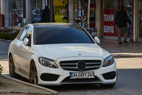 Strana Turecko Únor 2023 Bílý Mercedes Benz Class Zaparkovaný Ulici — Stock fotografie