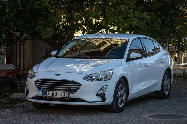 Side Turkiet Februari 2023 Vit Hyundai Solaris Parkeras Gatan Varm — Stockfoto