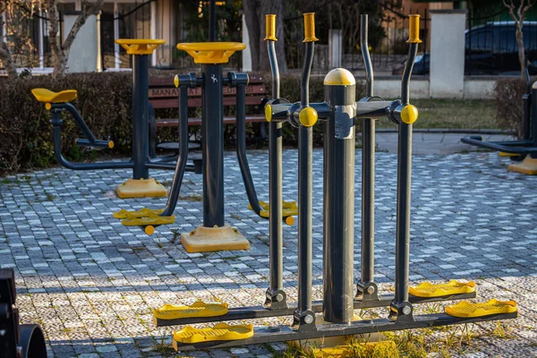 Side Türkei Februar 2023 Gelbe Outdoor Trainingsgeräte Park — Stockfoto