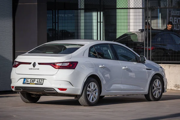 Side Törökország Február 2023 Fehér Renault Megane Parkol Utcán Egy — Stock Fotó