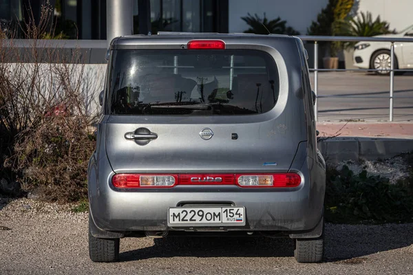 Side Turquia Fevereiro 2023 Silver Nissan Cube Está Estacionado Rua — Fotografia de Stock
