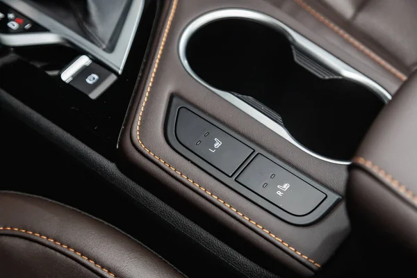汽车座位加热控制面板的近照 — 图库照片