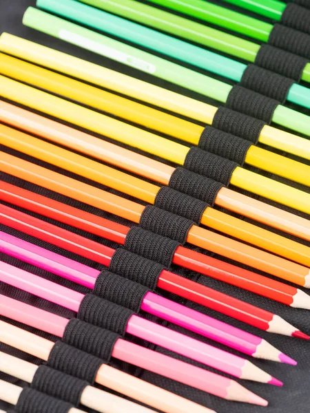 Egy Sor Professzionális Ceruza Egy Fekete Tok Egy Könnyű Háttér — Stock Fotó