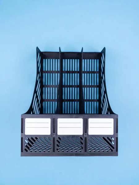 Vertikale Papierfächer Oder Dokumentenhalter Leer Auf Blauem Hintergrund — Stockfoto