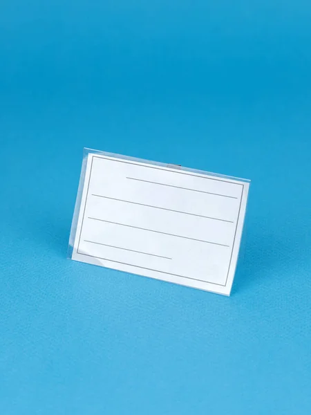 Пустой Белый Пластиковый Значок Синем Фоне Отзывчивый Дизайн Соблазняет Модель — стоковое фото
