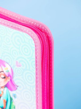 Bir kalem kutusunun stüdyo resmi.