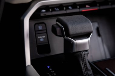 Elle vites kutusu kolu arabada, kapat. 