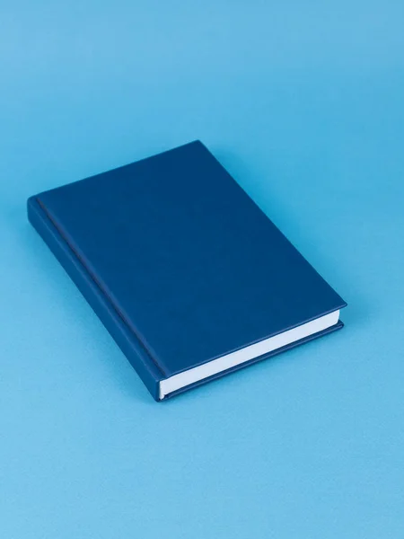 Masadaki Mavi Defteri Ofis Fotokopi Arkaplanının Modeli Notu Unutmamak Çok — Stok fotoğraf