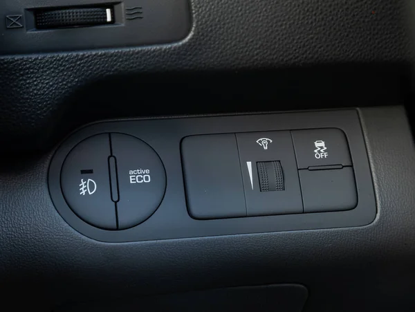 ノボシビルスク ロシア 9月11日 2023年 グランド ステアレックス ヘッドライト ボタンの閉鎖 現代車のインテリア ボタン — ストック写真