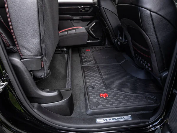 俄罗斯Novosibirsk 2023年9月11日 Dodge Ram Trx Clean Car Interior Black Red — 图库照片