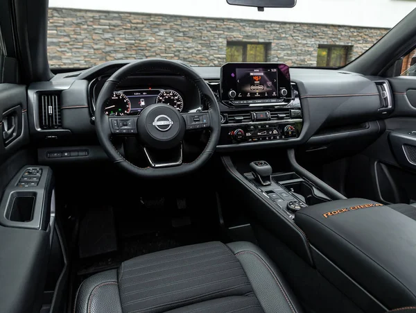 2023年9月11日 Nissan Pathfinder Rock Creek Internal New Modern Car Automatic — 图库照片