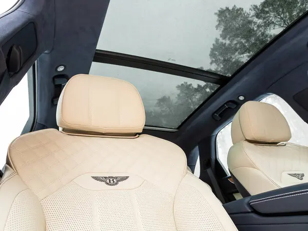 Novosibirsk Russia November 2023 Bentley Bentayga White Leather Passenger Seat — Stock Photo, Image