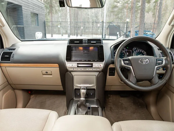 Novosibirsk Rusia Noviembre 2023 Toyota Land Cruiser Prado Blanco Interior — Foto de Stock