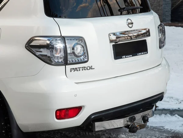 Novosibirsk Ρωσία Νοεμβρίου 2023 Λευκό Nissan Patrol Κοντινό Πλάνο Του — Φωτογραφία Αρχείου