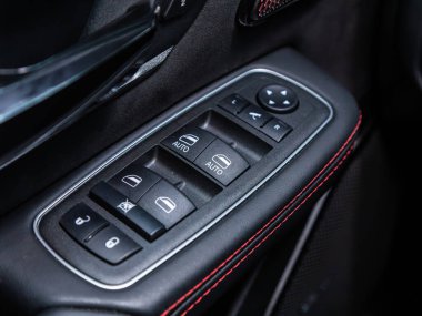 Novosibirsk, Rusya - 10 Kasım 2023: Dodge Ram Trx, yan kapı düğmeleri: pencere ayarlama düğmeleri, kapı kilidi