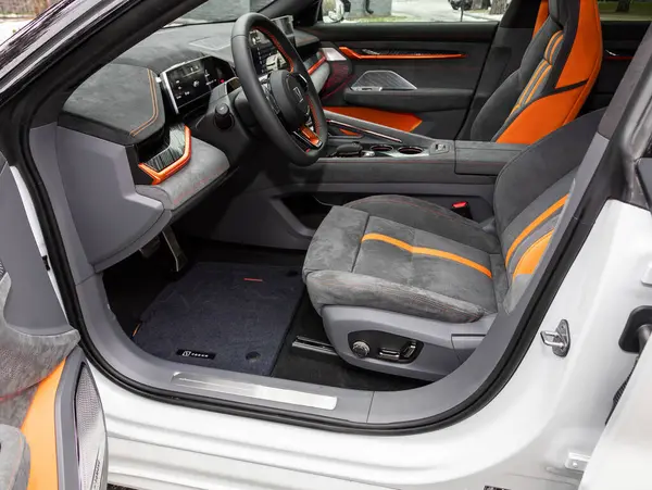 Novosibirsk, Rusya - 10 Kasım 2023: Zeekr 001, 