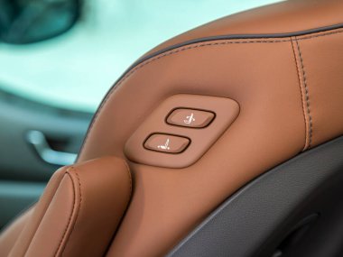 Novosibirsk, Rusya - 07 Aralık 2023: Hyundai Staria, koltuk ayarlama düğmeli kontrol paneli