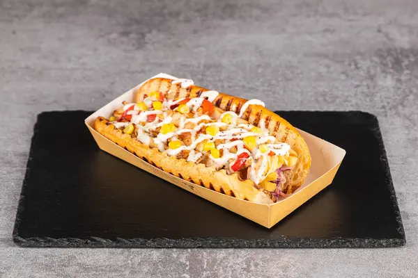 Gurmánské Grilované Hot Dogy Kuřecím Masem Omáčkou Zeleninou Kukuřicí — Stock fotografie