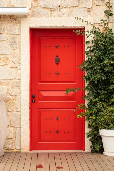Traditional White Greek House Facade Red Door — Stock Photo, Image