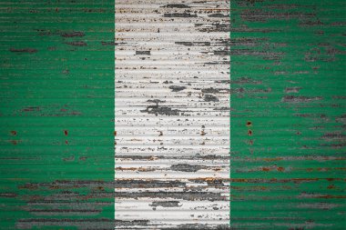 Pakistan bayrağı taşıyan eski metal duvarın yakın çekimi. Pakistan ihracat-ithalat kavramı, mal depolama ve ulusal mal teslimatı. Grunge tarzında bayrak