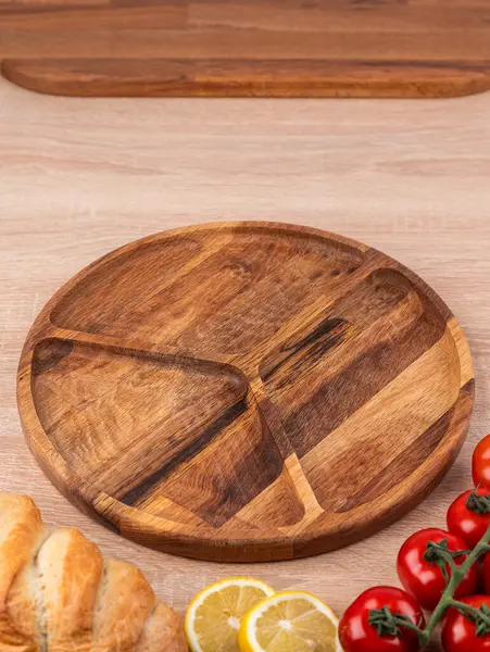 Empty Plate Menazhnitsa Made Hand Wooden Table Decorated Vegetables Bread — Stock Photo, Image