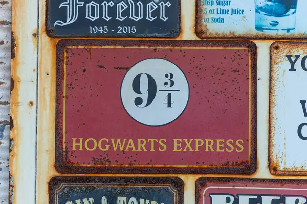 Strona Główna Turcja Lutego 2024 Blachy Znakami Reklamowymi Harry Potter — Zdjęcie stockowe