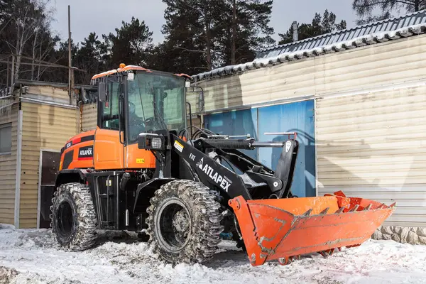 Novosibirsk Russia February 2024 Orange Tractor Loader Garage — Stock Photo, Image