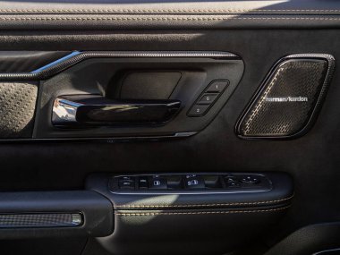 Novosibirsk, Rusya - 22 Mart 2024: Dodge Ram Trx, araç panelinde koltuk ayarlama düğmeleri, ticari işaret yok