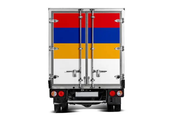 Een Vrachtwagen Met Nationale Vlag Van Armenië Afgebeeld Achterklep Rijdt — Stockfoto