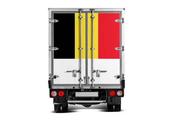 Een Vrachtwagen Met Nationale Vlag Van België Afgebeeld Achterklep Rijdt — Stockfoto