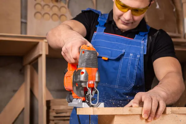 Close Experienced Carpenter Work Clothes Small Buiness Owner Carpenter Saw — Stock Photo, Image