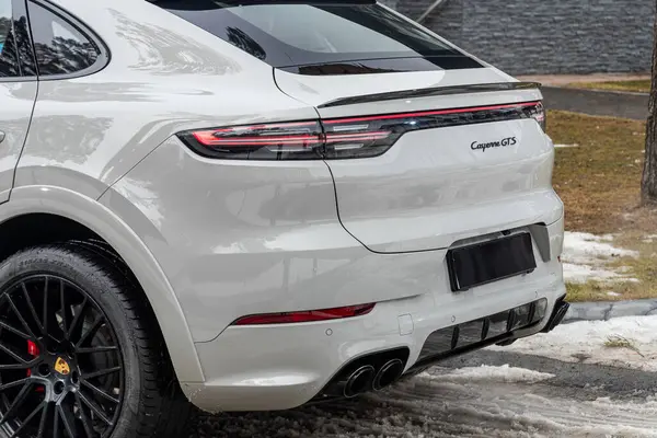 Новосибирск Россия Апреля 2024 Белый Porsche Cayenne Крупный План Багажника Стоковая Картинка