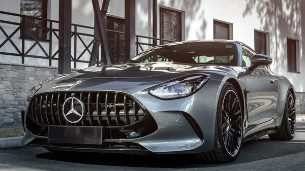 Novosibirsk, Rusya - 23 Nisan 2024: Gümüş Mercedes-Benz AMG GT 63 S 4MATIC 