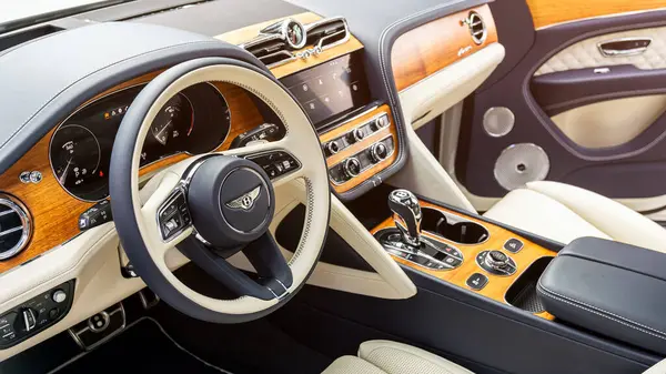 Novosibirsk Rusland Mei 2024 Witte Bentley Bentayga Luxe Interieur Van — Stockfoto