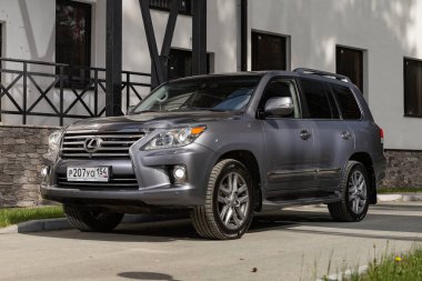 Novosibirsk, Rusya - 10 Temmuz 2024: Lexus LX570