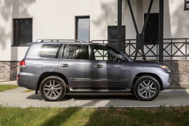 Novosibirsk, Rusya - 10 Temmuz 2024: Lexus LX570