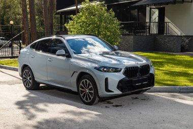 Novosibirsk, Rusya - 10 Temmuz 2024: BMW X6