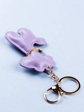 Masada altın işlemeli komik deri zürafa anahtarlığı