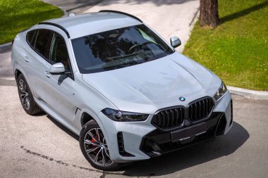 Novosibirsk, Rusya - 08 Temmuz 2024: BMW X6