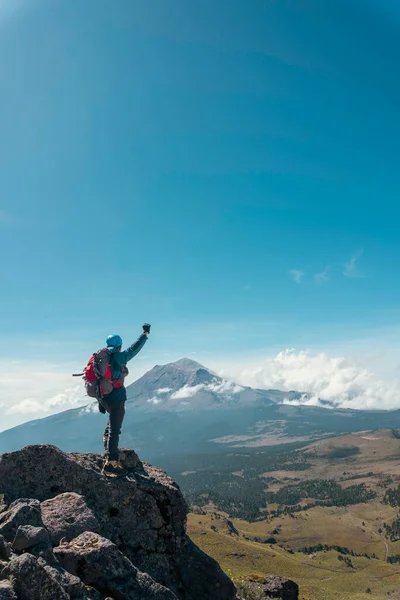 Een Volwassen Bergbeklimmer Die Bij Iztaccihuatl Staat — Stockfoto