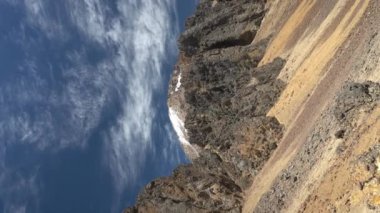 Iztaccihuatl volkanının tepesi karla kaplıydı. Yüksek kalite 4k görüntü