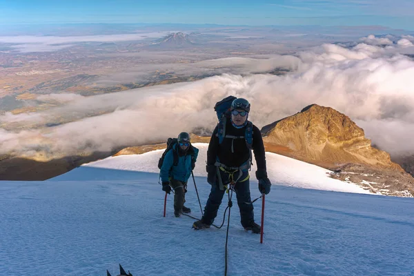 Два Альпиниста Леднике Пико Оризаба — стоковое фото