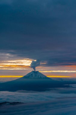 Cotopaxi yanardağ, Ekvador hava ateş