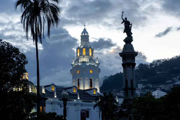 A厄瓜多尔基多的Grand广场和Metropolitan大教堂 免版税图库照片