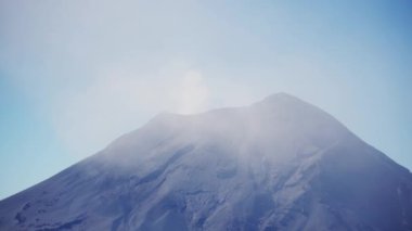 Puebla Meksika 'da bir popocatepetl volkanı.