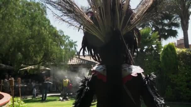Tören Sırasında Spanyol Öncesi Enstrümanlı Dansçı — Stok video